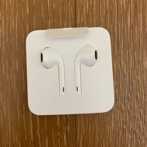 NWT Apple EarPods